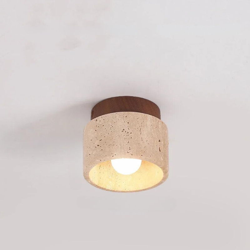 Moderne LED taklampe montert i taket. Gir stilig innendørs belysning med justerbart, energieffektivt lys.