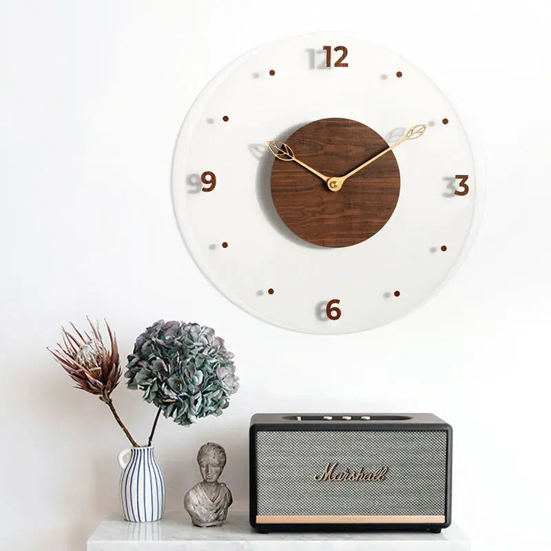 30 cm rund veggklokke i moderne minimalistisk stil, ideell for hjemmedekor i stue eller kjøkken.