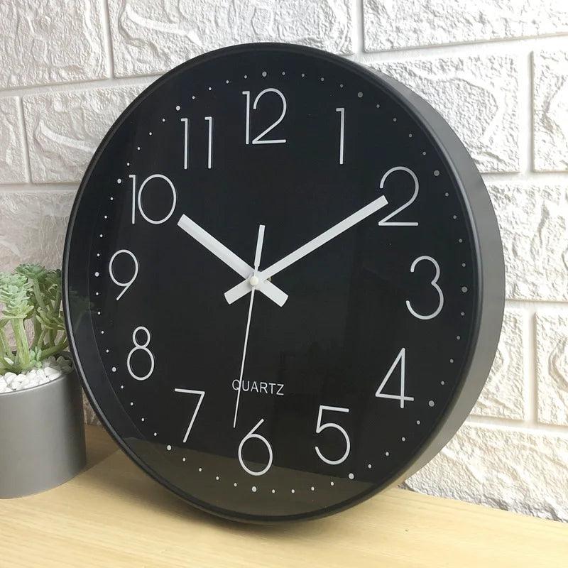 Ikke-tikkende veggklokke, 30 cm moderne minimalistisk design. Perfekt for et rolig hjemmemiljø.