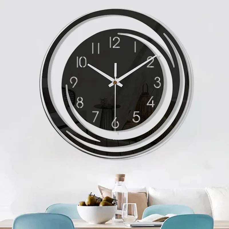Svart minimalistisk design veggklokke for moderne hjem. Stille og elegant interiørdetalj.