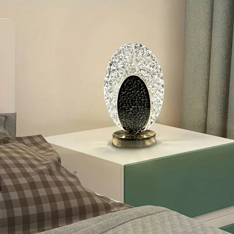 Moderne og elegant påfugldesign bordlampe. Oppladbar LED-lampe for stilfull belysning og hjemmedekor.
