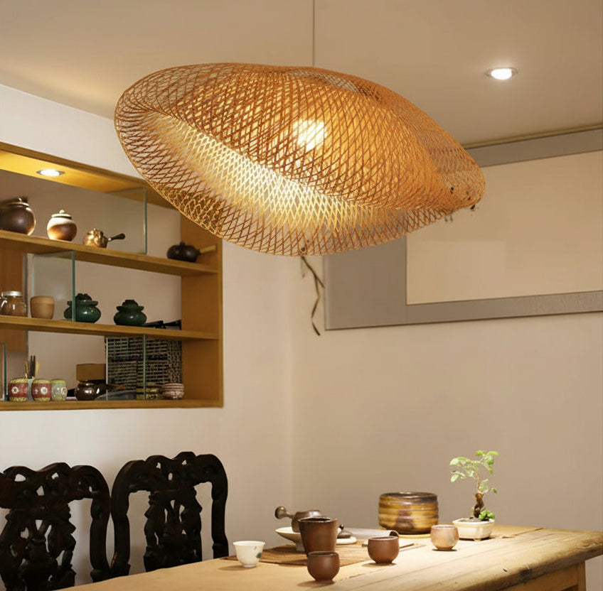 Moderne pendellampe for stue og spisestue. Stilrent design gir inviterende belysning.
