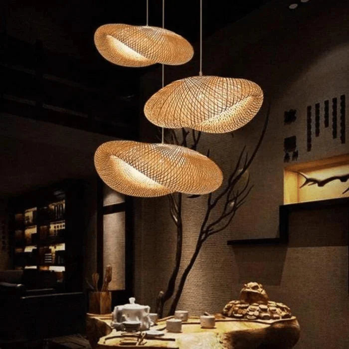 Stilfull taklampe til stuen. Moderne pendel i minimalistisk design for inviterende lys.
