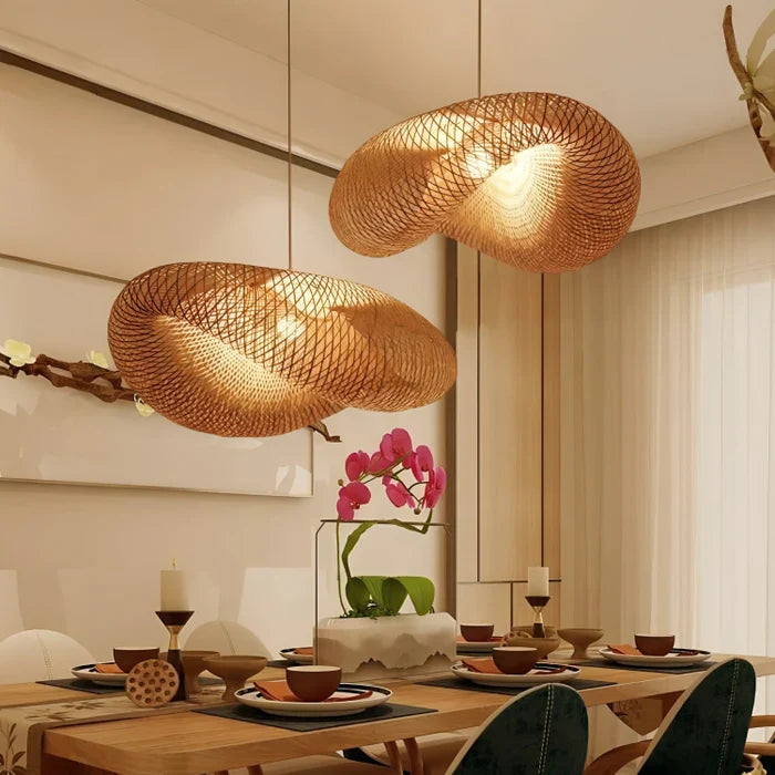 Moderne taklampe til soverommet. Elegant pendel for myk og avslappende belysning.