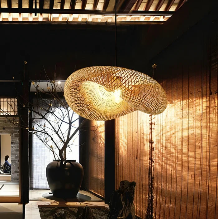 Eksklusiv designlampe. Moderne pendellampe som hever interiøret og skaper stemningslys.