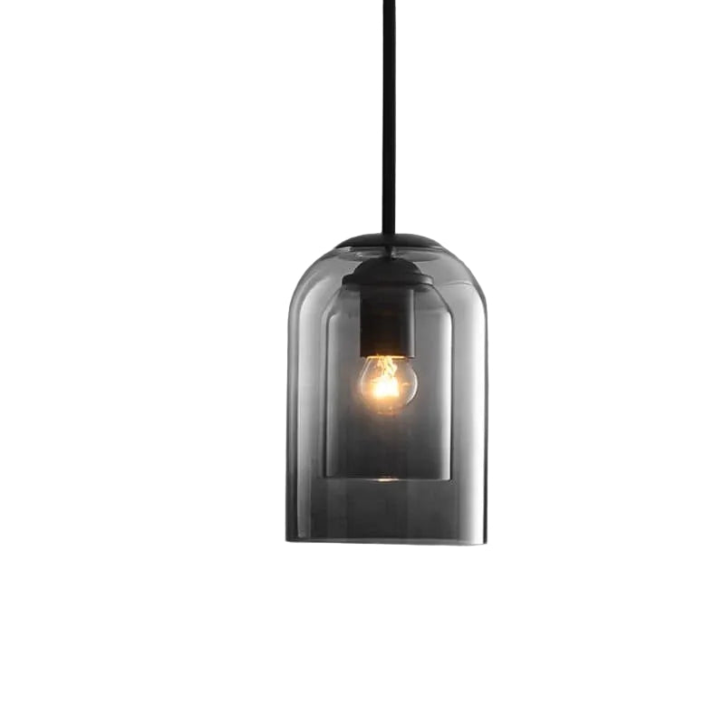Moderne pendellampe med dobbelt røykgrått glass. Elegant designlampe for stue eller spisestue.