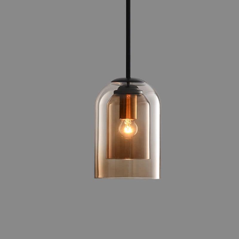 Dimbar pendellampe med tidløst design. Røykgrå glasslampe, perfekt for moderne interiør og belysning.