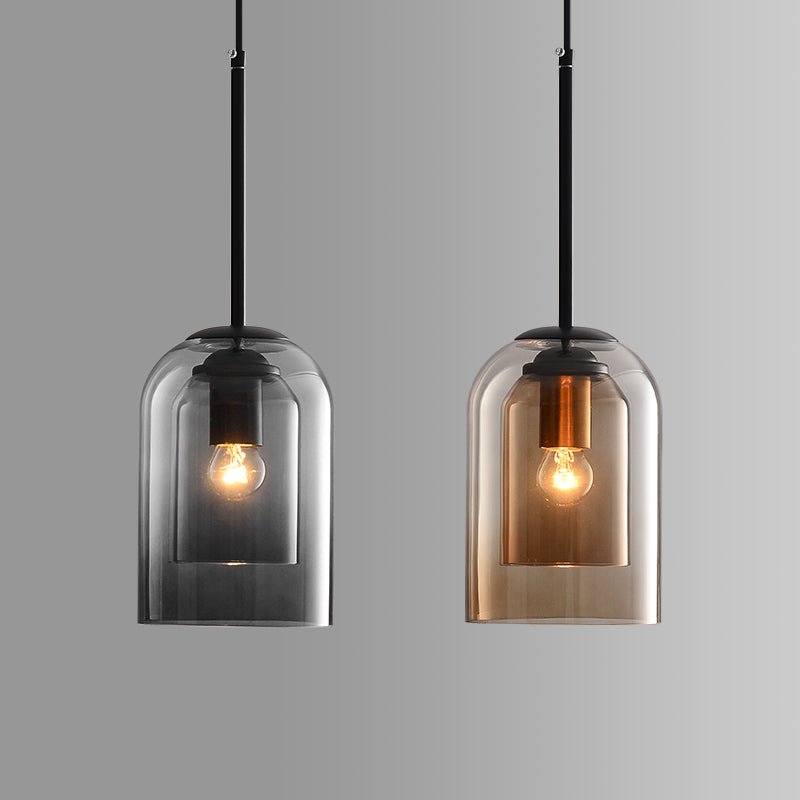 Tidløs pendellampe i glass, justerbar designlampe. Ideell belysning for moderne interiør.