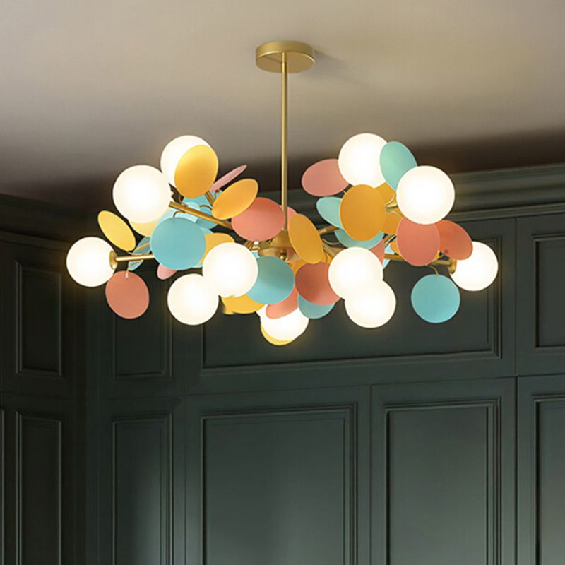 Elegant pendellampe for stuebelysning, moderne design som forbedrer interiøret.