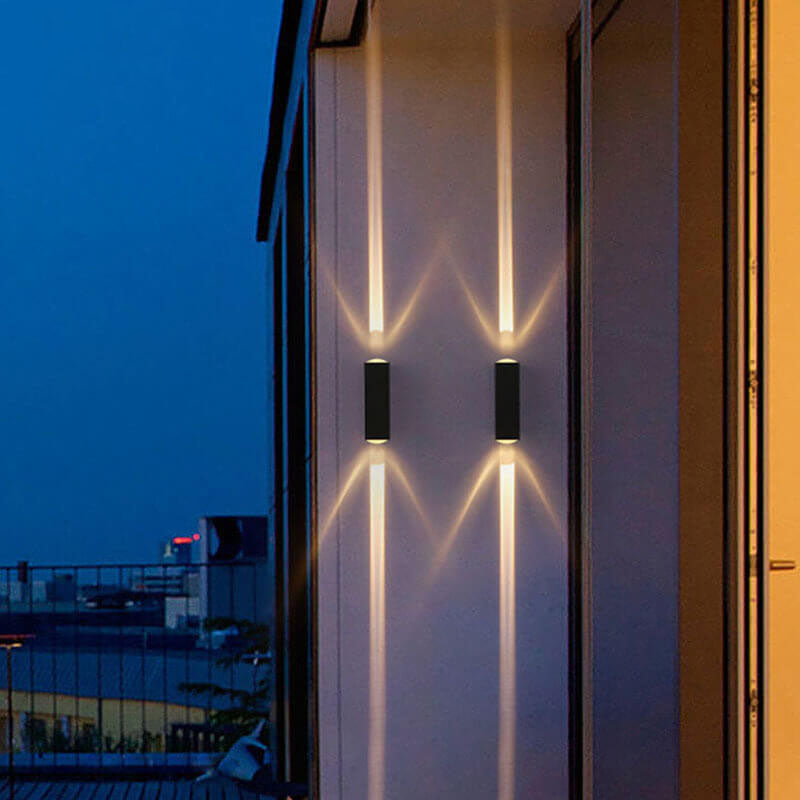 Stilren rektangulær LED vegglampe. Moderne sort utebelysning, energieffektiv for hage og terrasse.