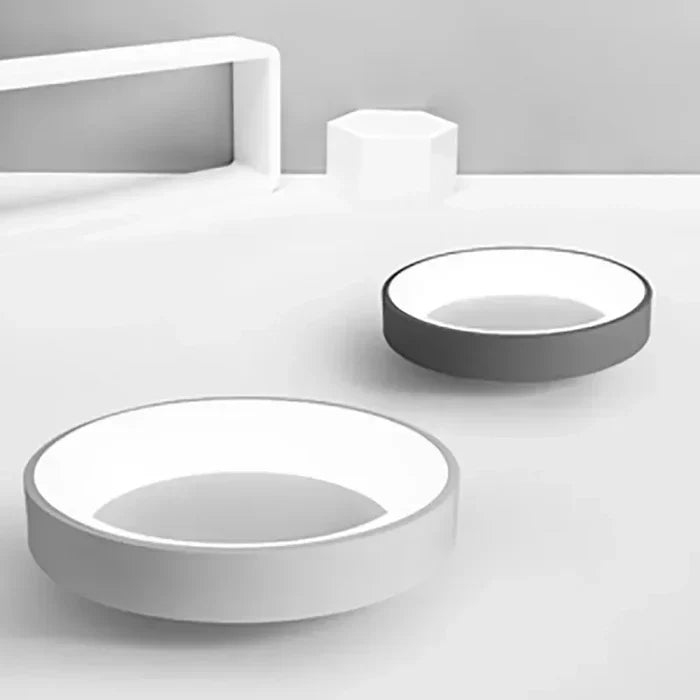 Elegant rund LED-taklampe i moderne minimalistisk stil. Ideell for allsidig belysning i hjemmets rom.
