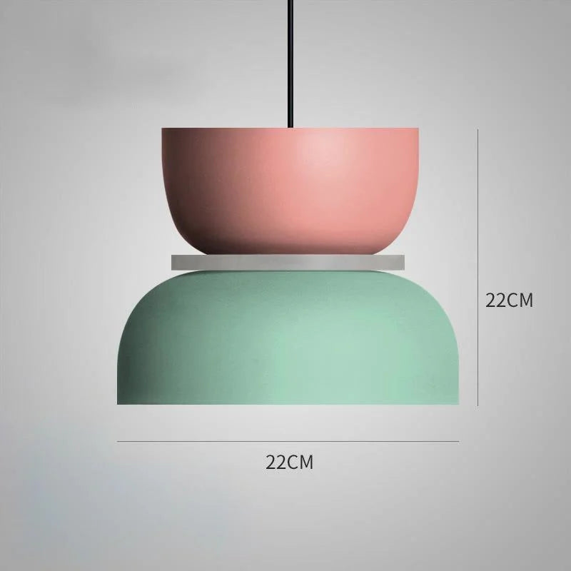 Skandinavisk taklampe, pastellfarget og moderne. Hengelampe for stue og spisestue; elegant design.