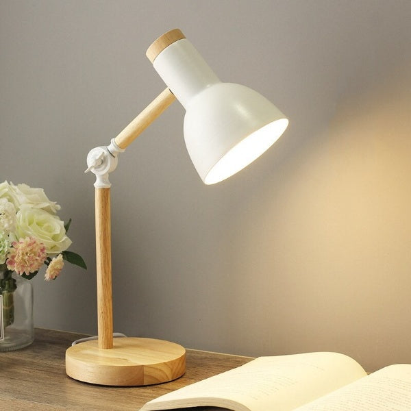 Justerbar LED-skrivebordslampe perfekt for lesing og arbeid. Skap et moderne, energieffektivt arbeidsmiljø.