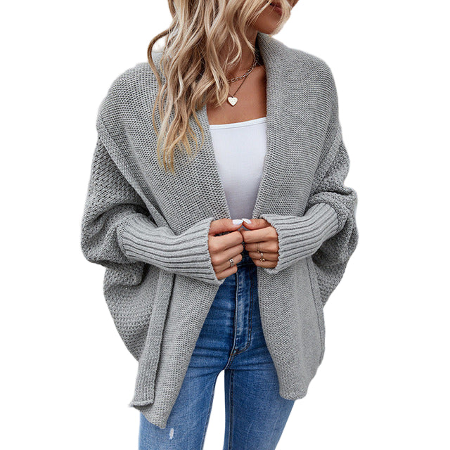 Moderne strikket batwing genser for dame. Komfortabel, langermet design perfekt for hverdag.