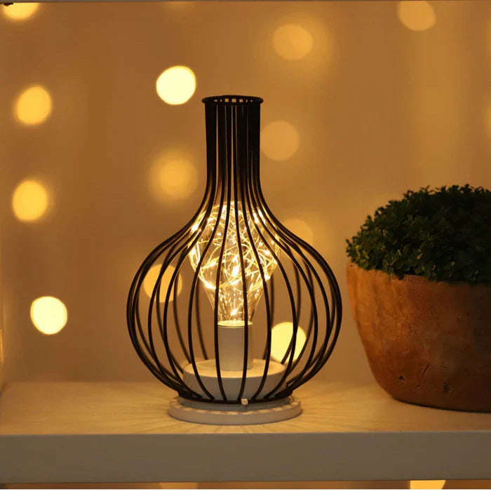 Svart moderne bordlampe i minimalistisk design, elegant aksent for ethvert rom, med standard E27 fatning.