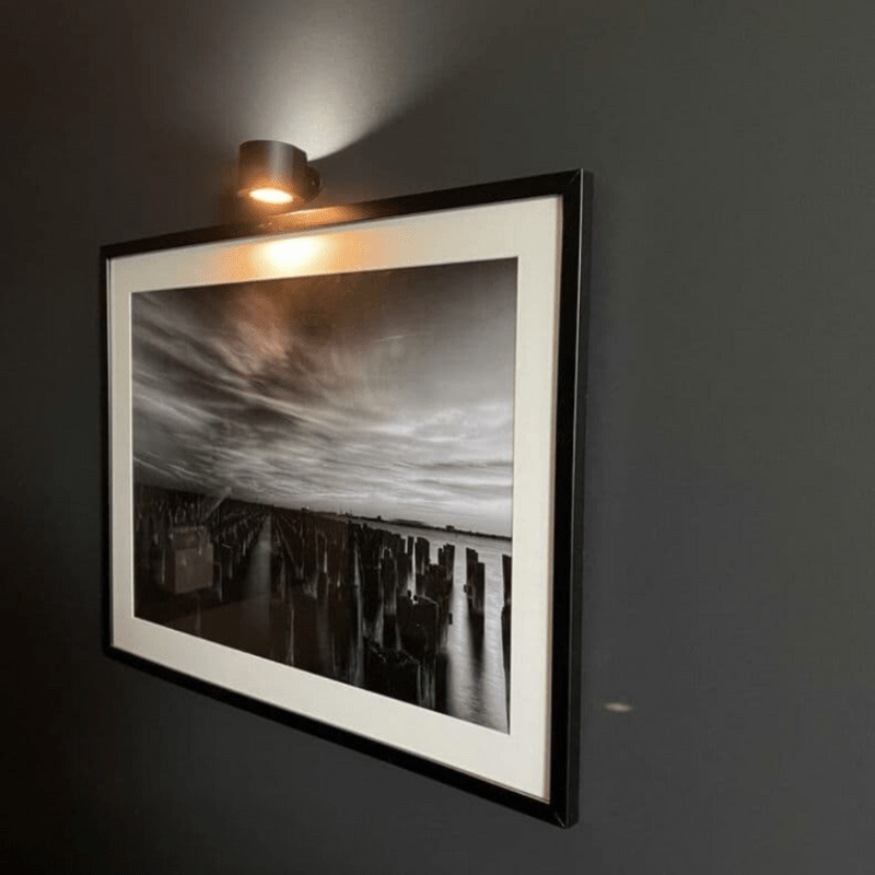 Fleksibel trådløs LED-lampe for vegg, perfekt for å skape koselig stemning eller som praktisk arbeidslys.