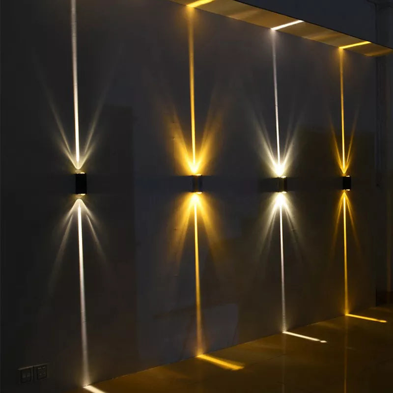 Moderne utendørs vegglampe i stilrent design for fasadebelysning, perfekt for terrasse og hage. Værbestandig.