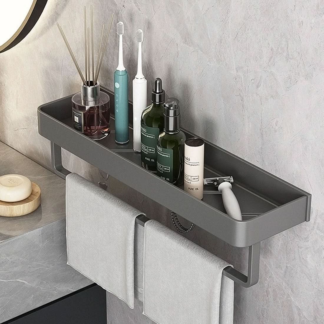 Elegant vegghylle med håndkleholder; perfekt for et moderne, ryddig bad. Enkel montering for oppbevaring.