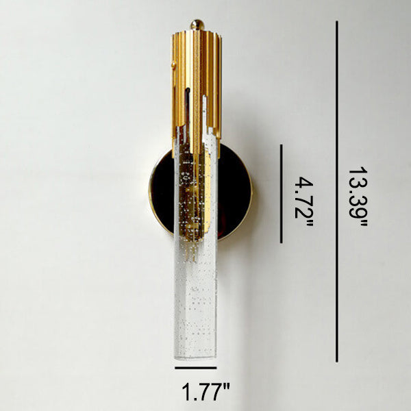Nærbilde av elegant krystall vegglampe, viser detaljer i moderne design for dekorativ belysning.