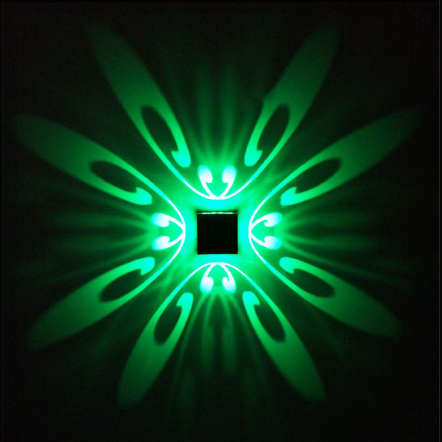 Energibesparende LED-vegglampe med moderne design. Ideell for dekorativ innendørsbelysning og stemningslys.