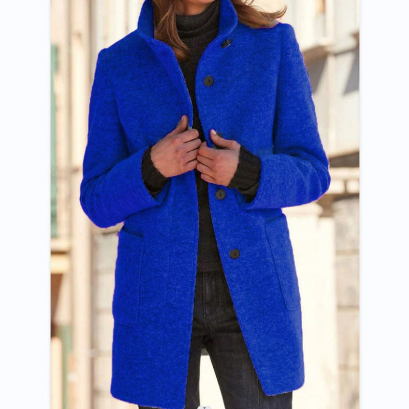 Warmer schwarzer Damen Wintermantel mit modernem Schnitt und dekorativen Knöpfen, Frauenmode
