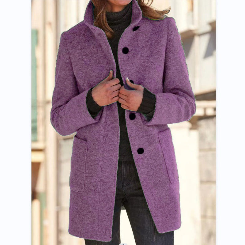 Langer schwarzer Damen Wintermantel, modisch und warm, mit eleganten Knöpfen für Casual Outfits