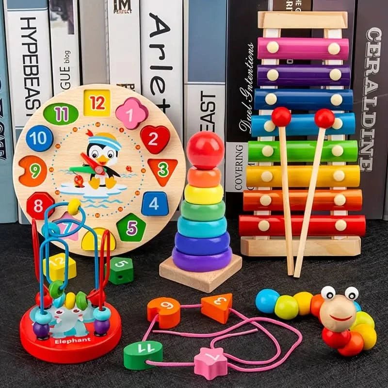 Naturlig treleke for baby, en Montessori 5-i-1 leke som støtter tidlig utvikling og utforskning.