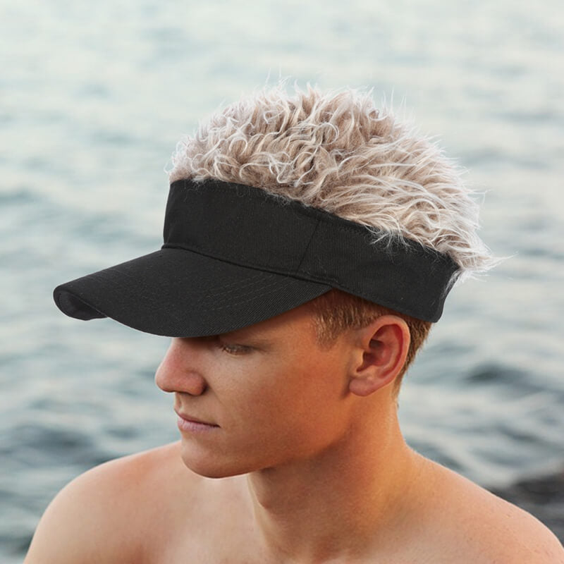 Solskjermlue med realistisk grått hår for menn. En morsom og beskyttende hatt for utendørs lek.