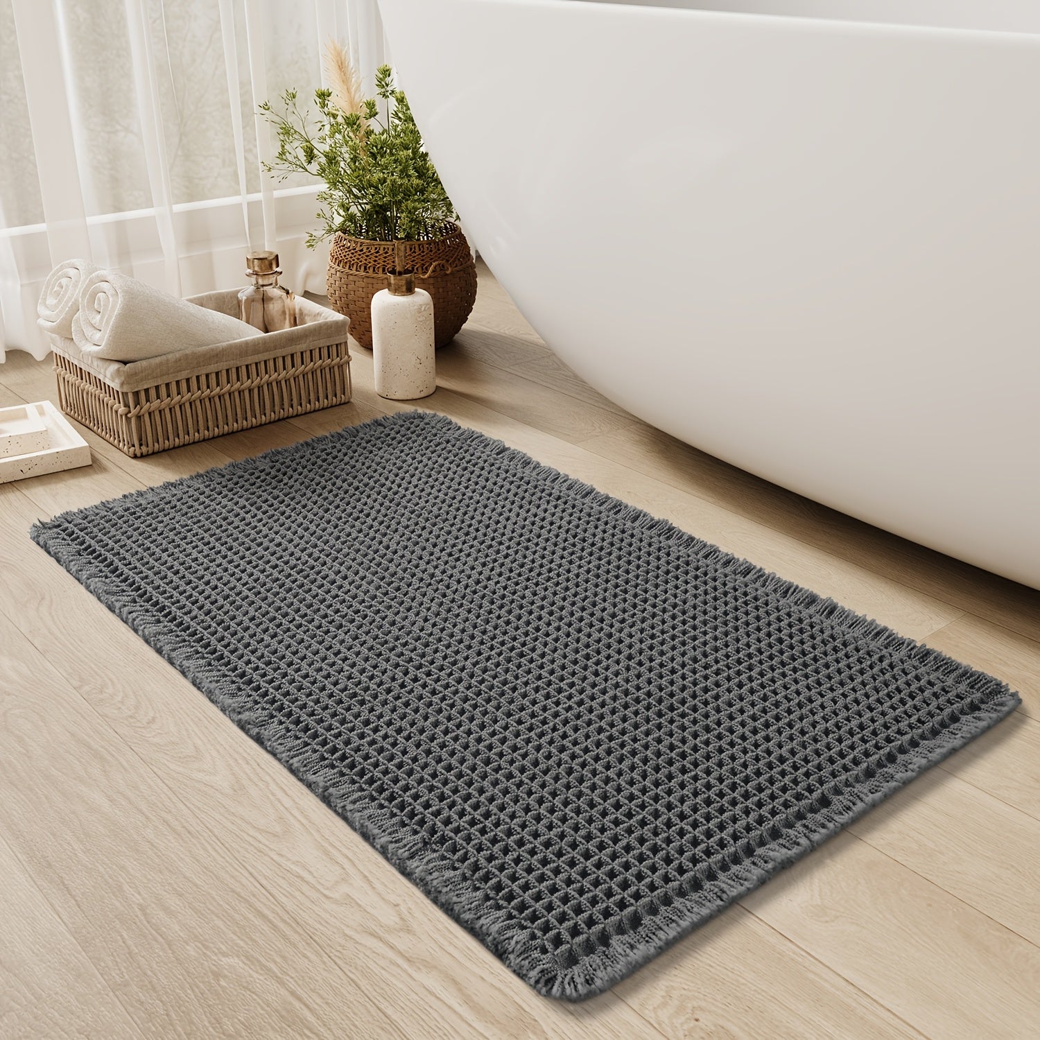 Høy kvalitet gulvmatte i polyester med myk vaffeldesign. Anti-skli og absorberende for baderomsbruk.