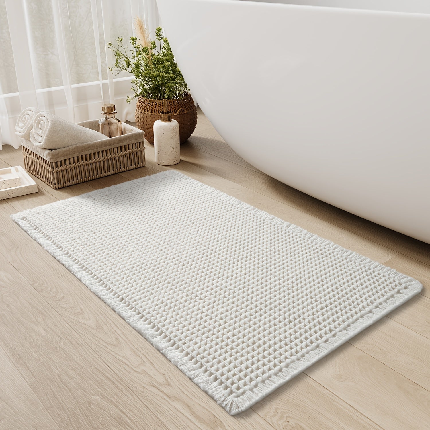 Elegant vaffeldesign badematte i myk, absorberende polyester. Anti-skli egenskap for trygt baderom.