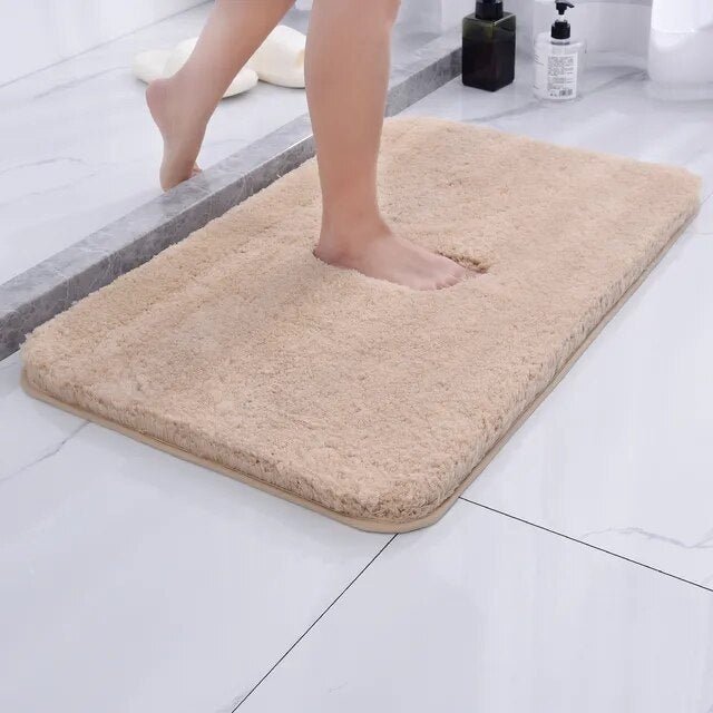 Elegant mikrofiber badematte som forbedrer baderomsinteriøret. Myk, absorberende og stilfull dekor.