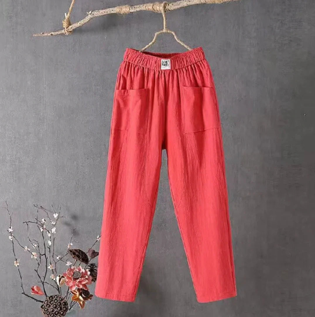Elegante damebukser med rett ben og mellomhøy midje. Perfekte hverdagsbukser for en avslappet, men stilig look.