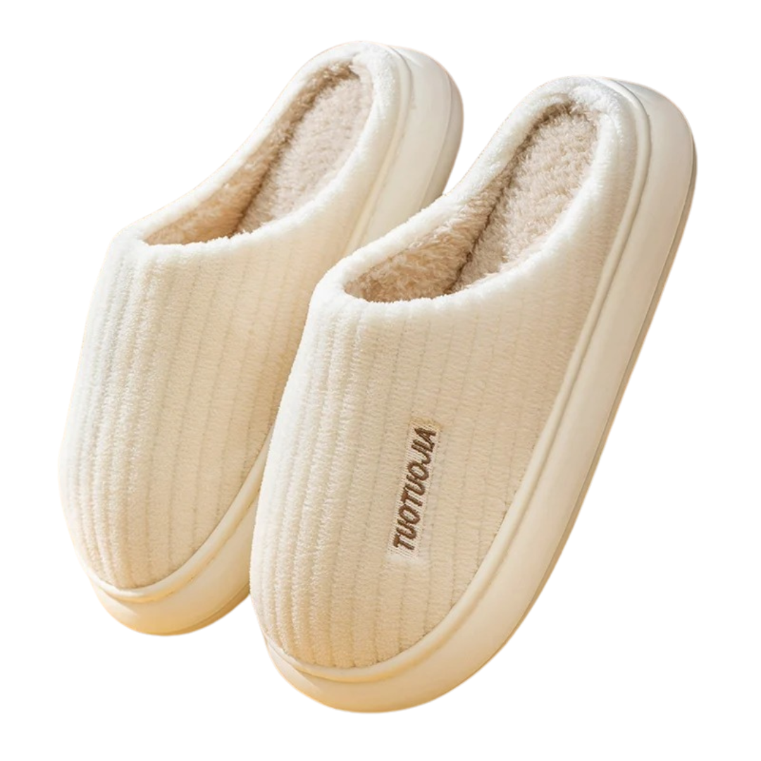 Fluffy innesko for damer, med sklisikker såle og støttende memory foam.