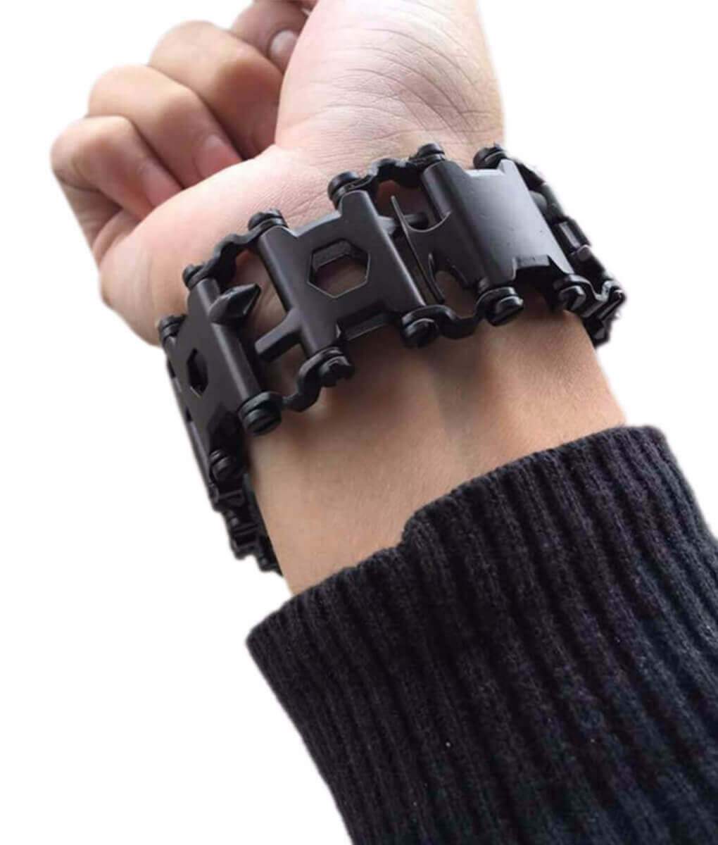Skinnende rustfritt stål i det 29-i-1 multifunksjonelle armbåndet, bygget for å vare.