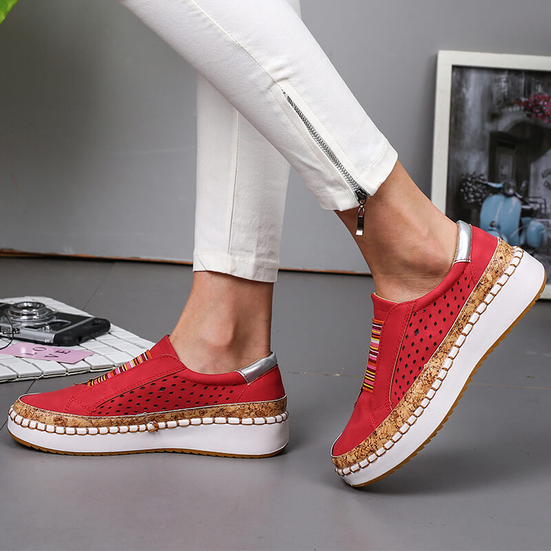 Mykt overmateriale på komfortable ortopediske slip-on sko for kvinner. Pustende og stilfulle fritidssko.