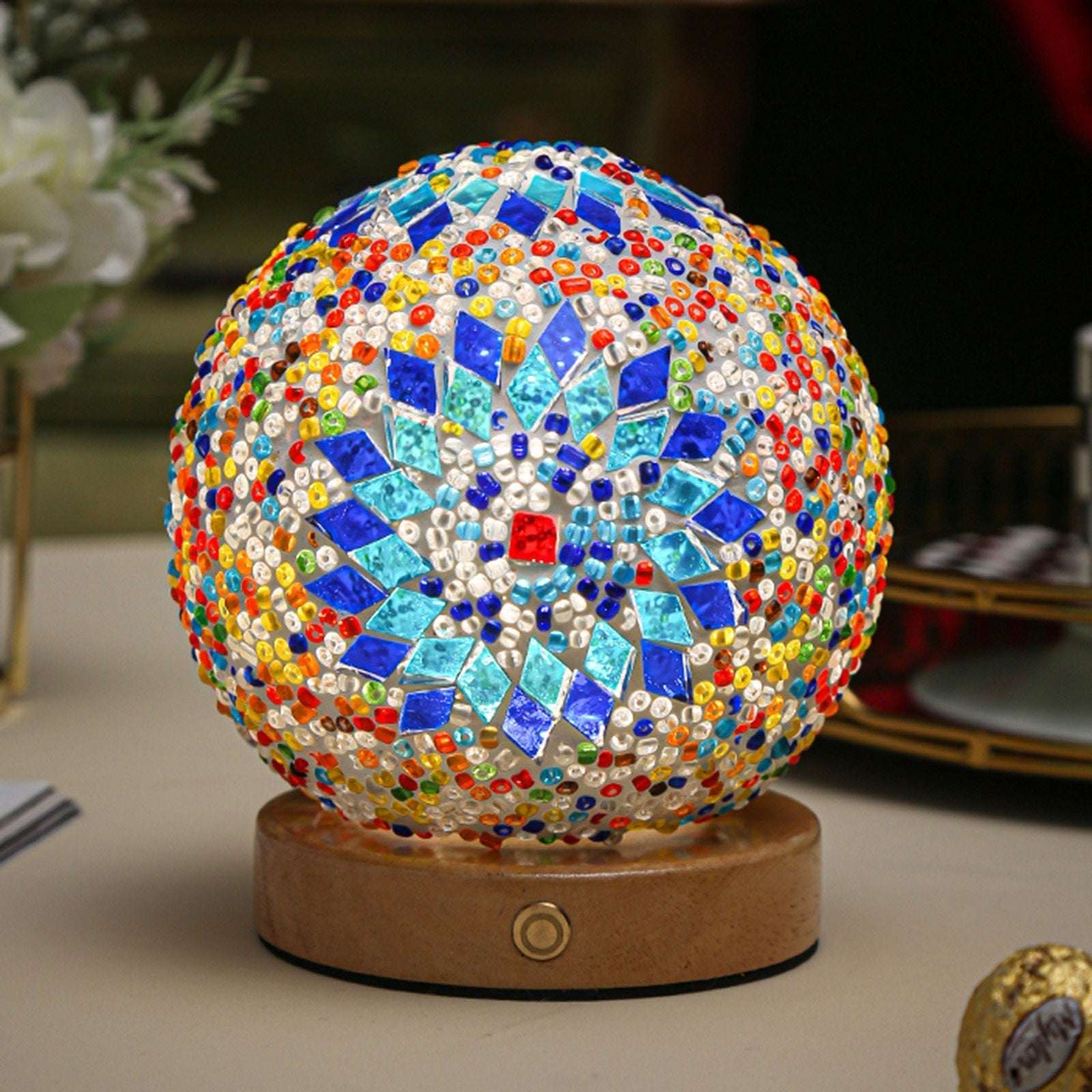 Moderne USB-lampe i mosaikkdesign. Praktisk bordlampe for stemningsfull belysning.