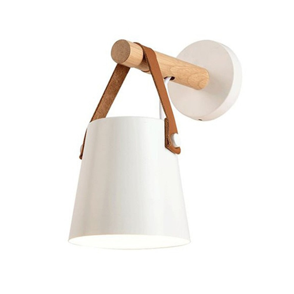 Nordisk tre vegglampe, moderne minimalistisk stil for hjemmeinteriør.