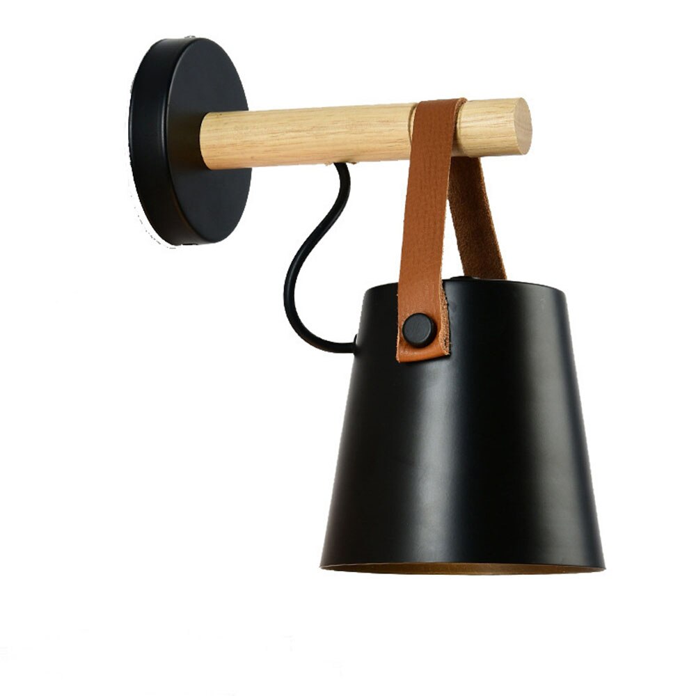 Svart tre vegglampe, nordisk stil med fokus på enkel og funksjonell belysning.