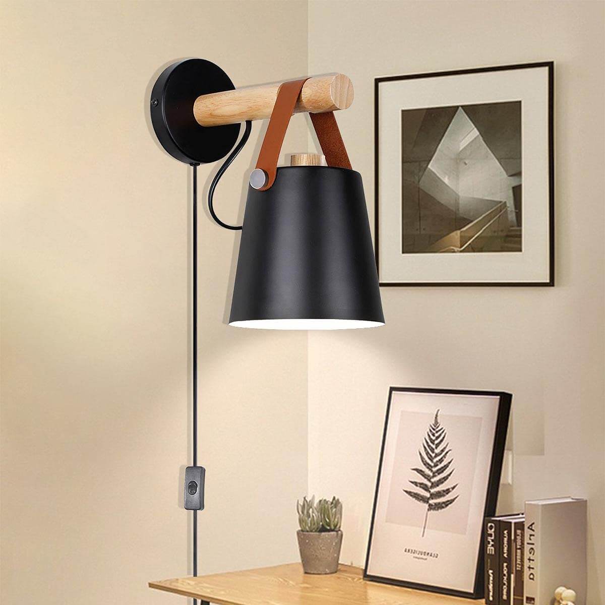 Trådløs tre vegglampe, nordisk inspirert og moderne for smart hjemmebelysning.