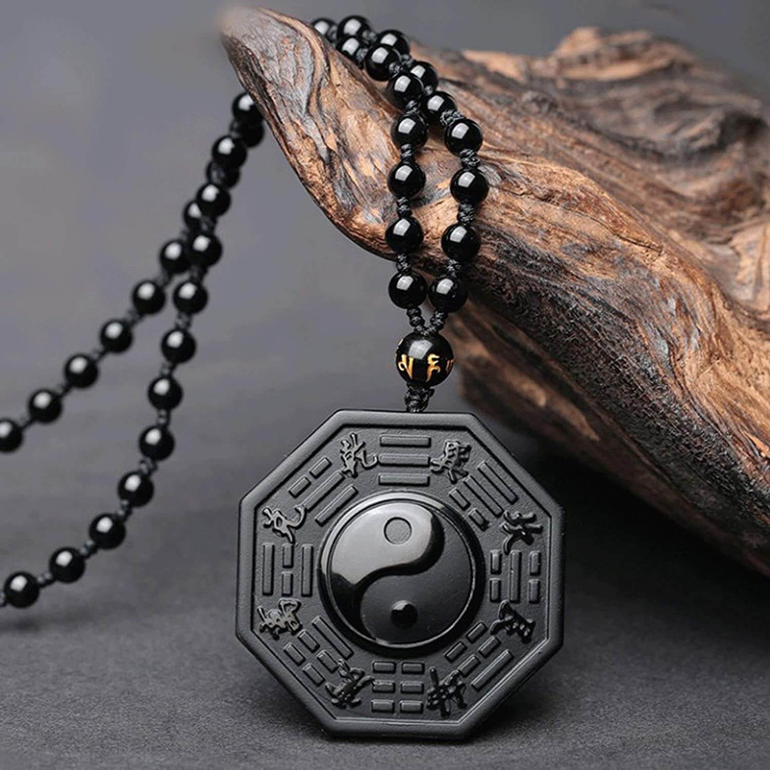 Elegant obsidian smykke med Yin Yang symbol, perfekt for daglig bruk og beskyttelse.