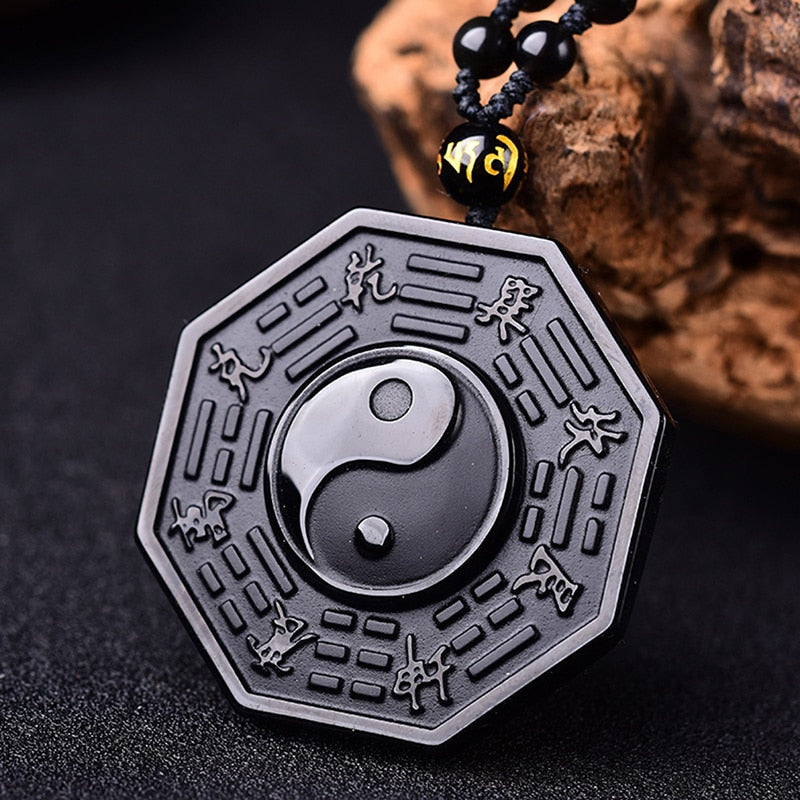 Svart obsidian naturstein halskjede med klassisk Yin Yang design. Et meningsfullt smykke.