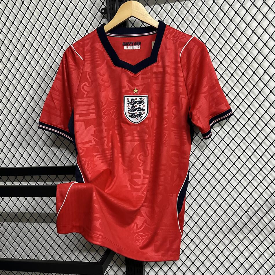 Nye Englands offisielle fotballdrakt 2026. Høykvalitets herredrakt og supporterutstyr med merker.