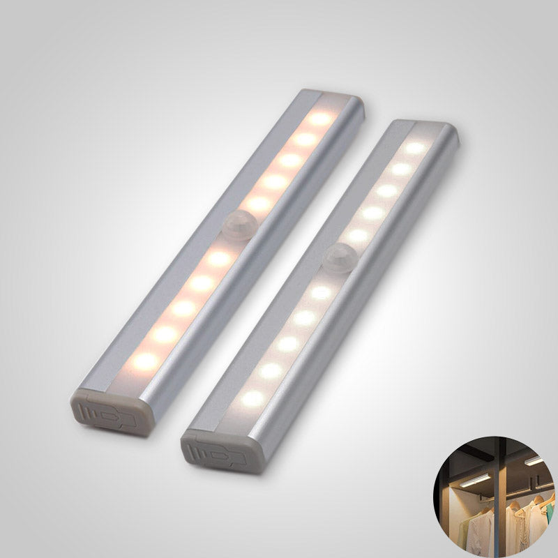 Automatisk bevegelsessensor lampe, ideell som trådløs ganglampe eller skaplys.