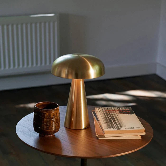 Moderne, oppladbar LED bordlampe formet som sopp. Trådløst interiørlys for stue, soverom eller kontor.