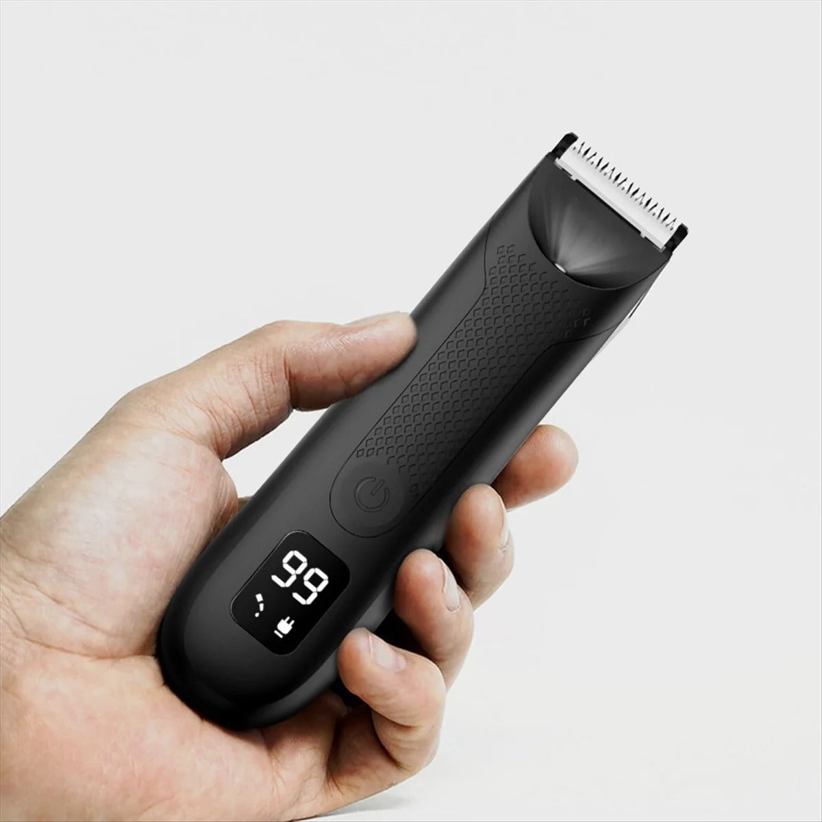 Vanntett hårtrimmer for kropp og dusj, oppladbar med skånsomme keramiske blader for trygg, stillegående herrepleie.