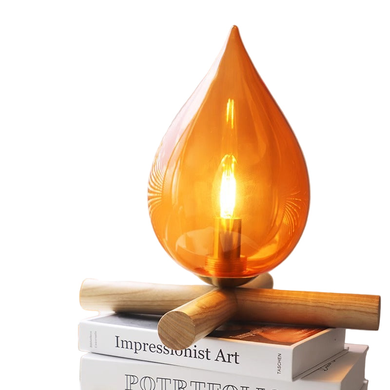 Oransje dekorativ stemningslampe med koselig LED flammeeffekt, perfekt for interiør og gaver.