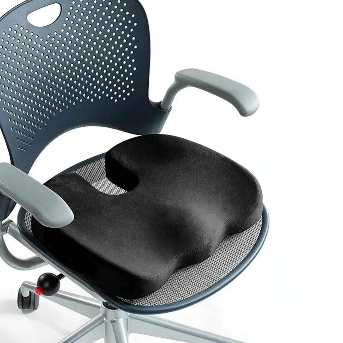 Effektiv halebeinspute for smertelette. 4D ortopedisk setepute gir ergonomisk støtte og komfort.