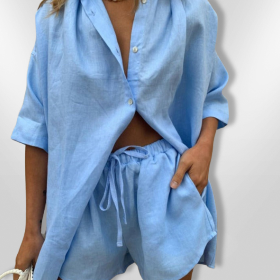 Elegant matchende sommersett for kvinner. Myk, oversized skjorte og shorts for en stilfull og avslappet look.