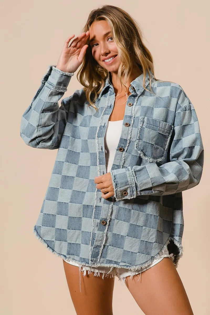 Casual oversized dameskjorte i myk bomull. Rutete mønster og frynsete kanter gir en kul vintage stil.