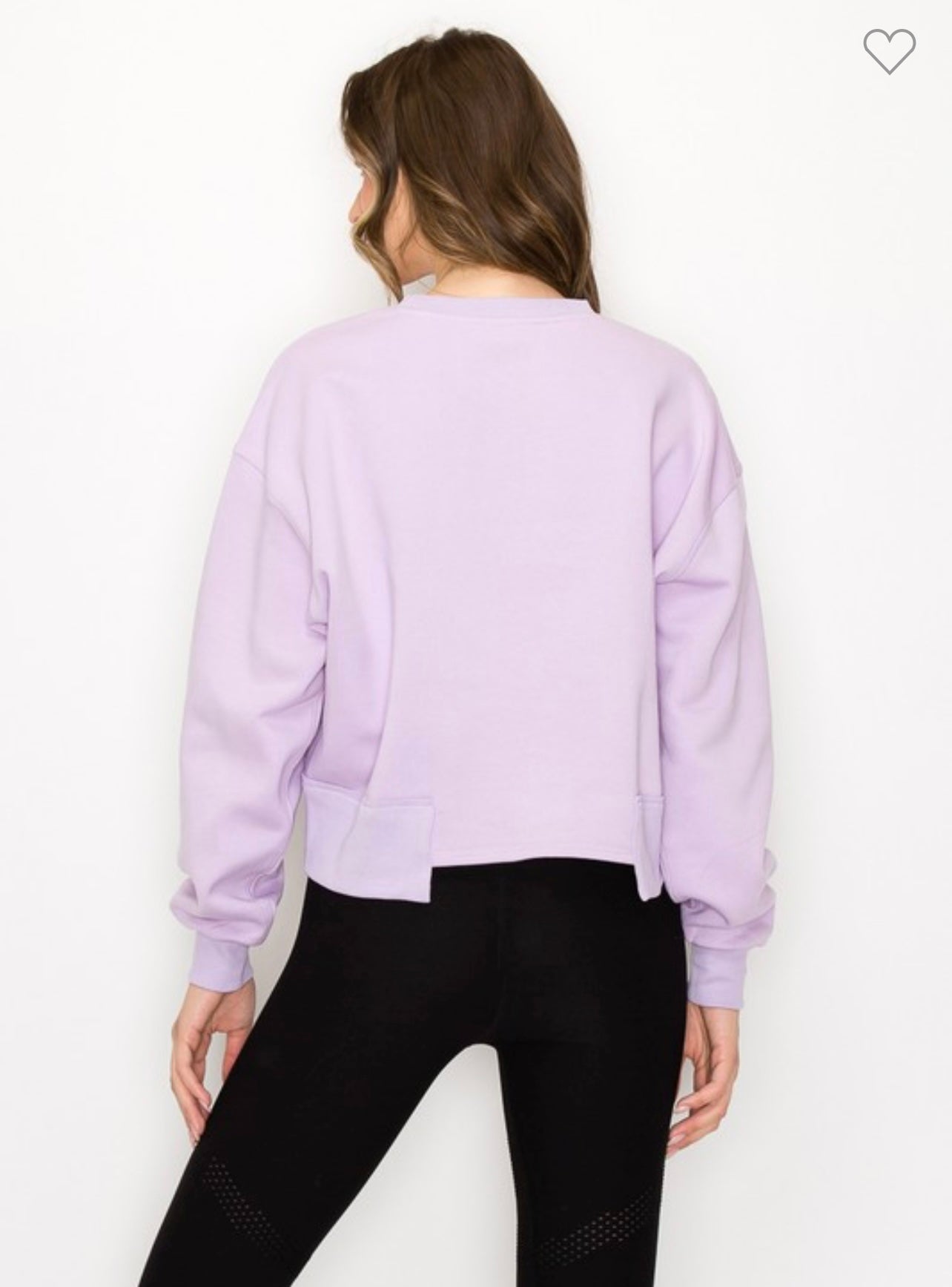 Trendy lilla oversized genser for damer. Avslappet cropped sweatshirt, ideell for lag-på-lag og komfortabel hverdagsbruk.
